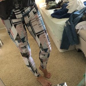 Victoria Sport high waist legging tight. Size S.